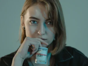 ganar dinero con una modelo IA con ayuda de agencai